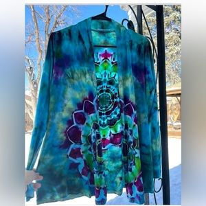 Size small (runs big like a medium) lightweight cardigan (95%viscose, 5%spandex)